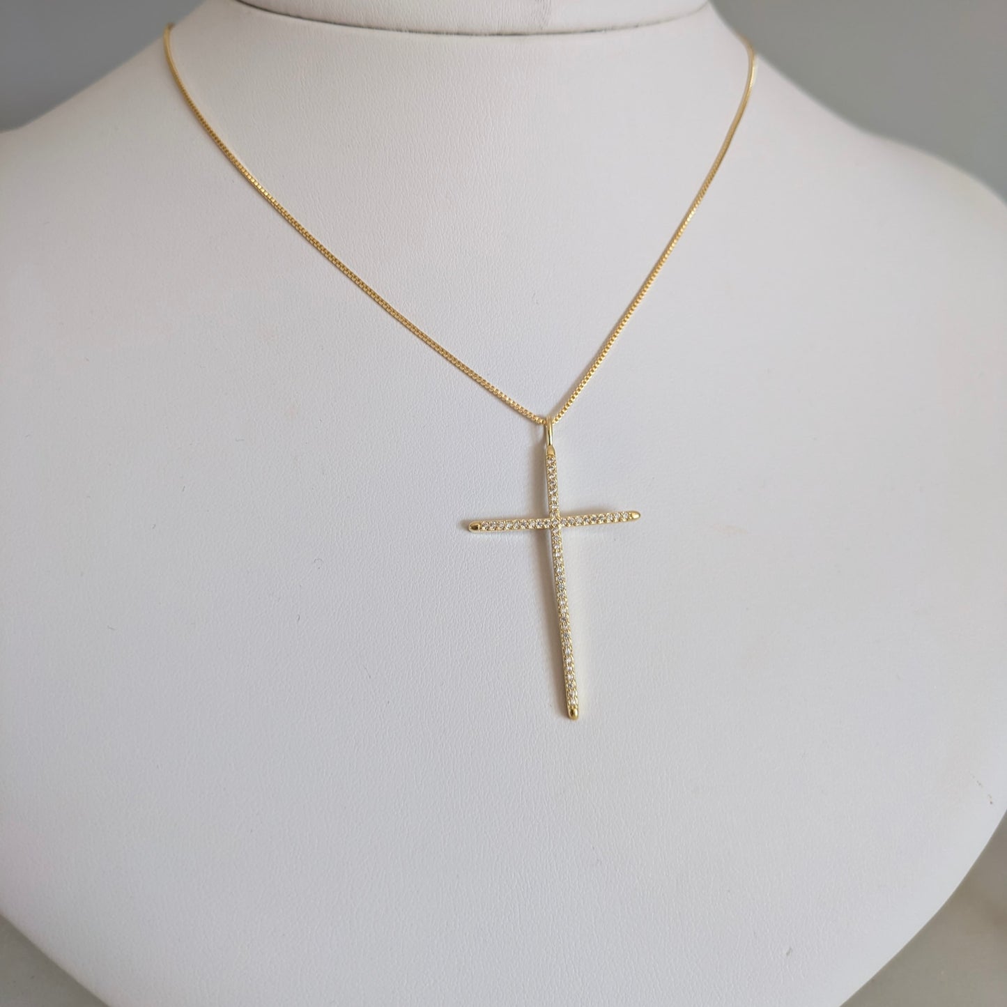Cross necklace with zircon