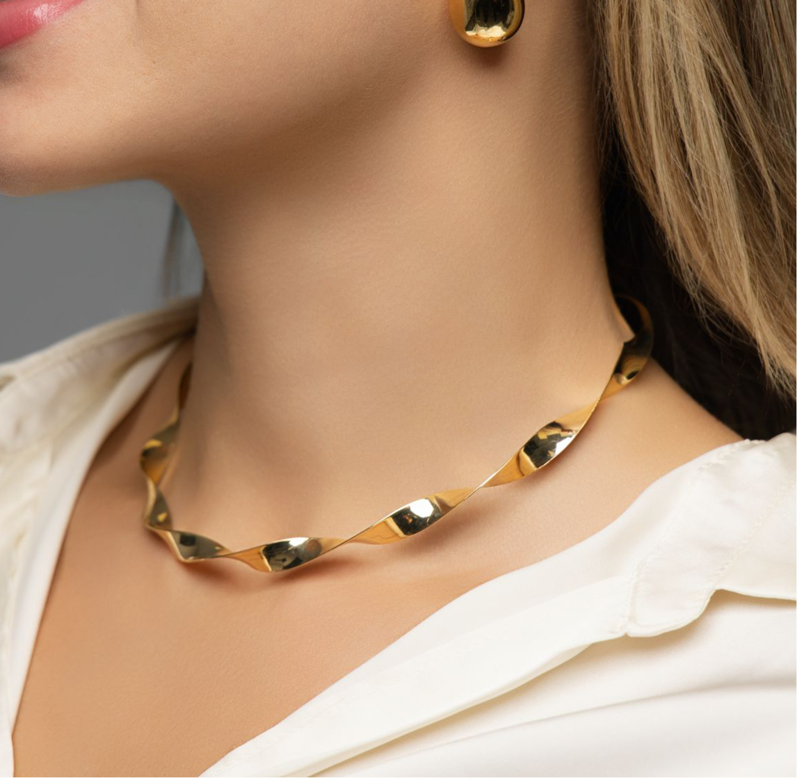 Twisted choker necklace