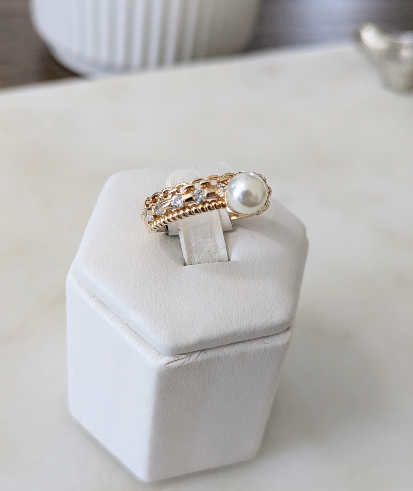 Classic pear ring with zircon