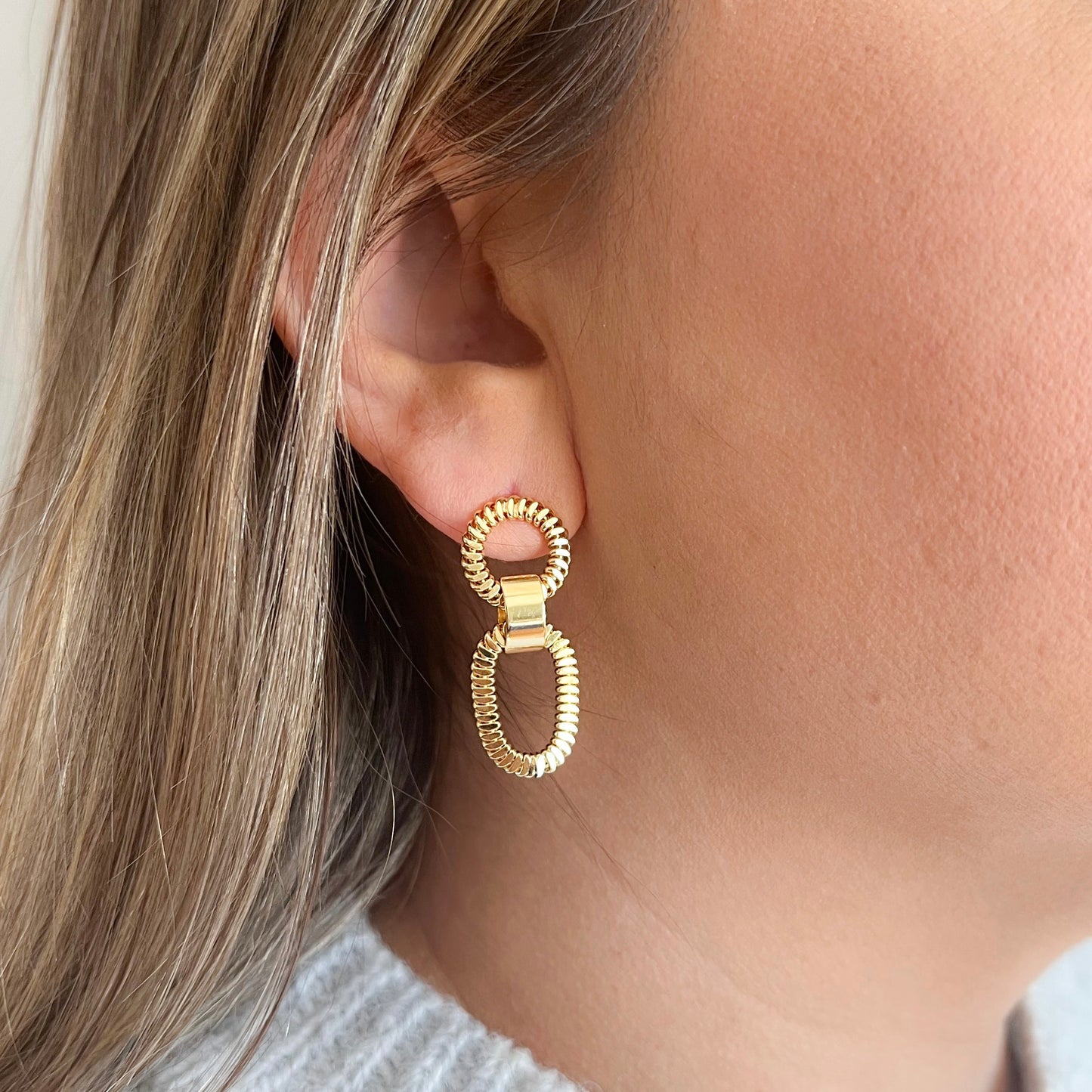 Elegant textured drop earrings