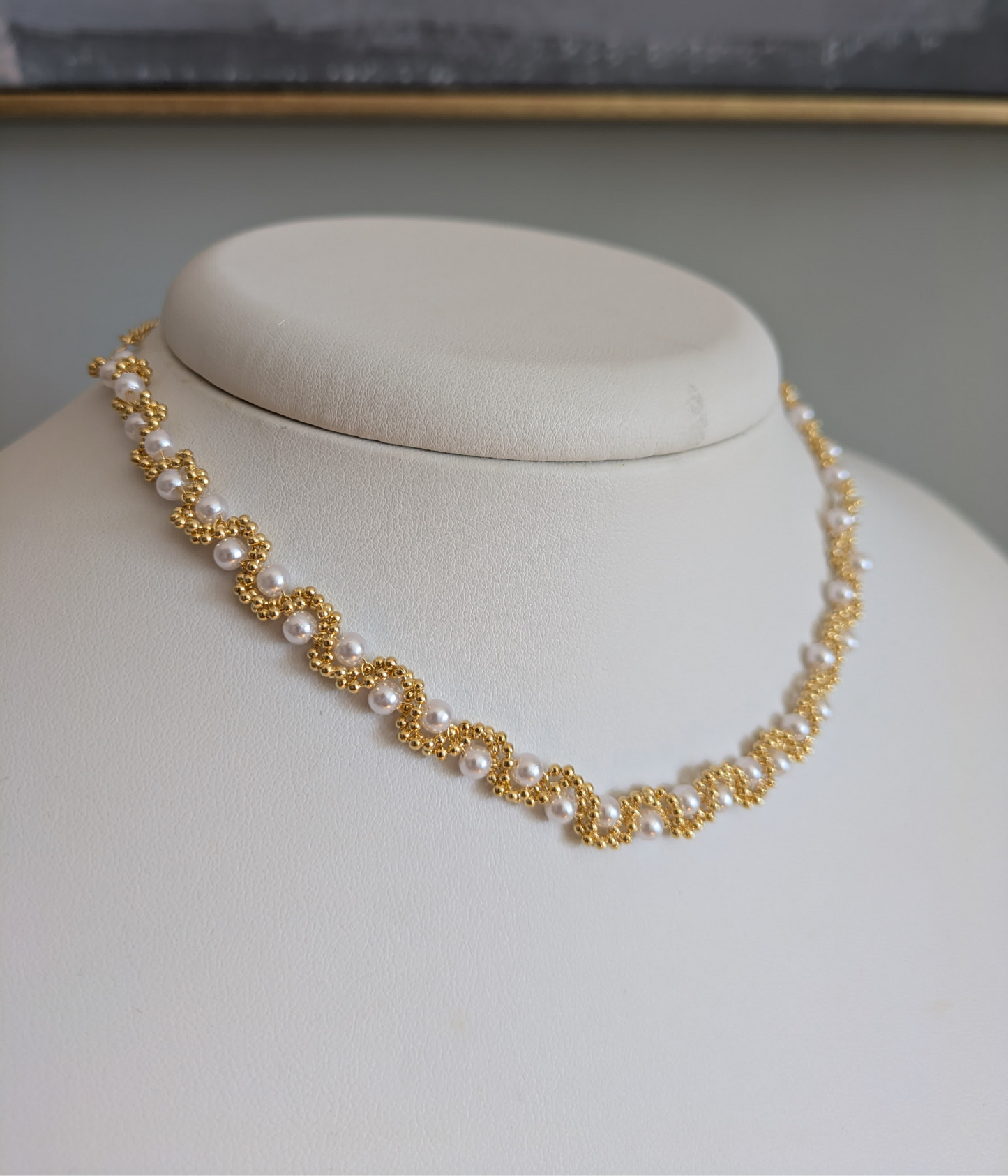 Stylish pearl choker necklace