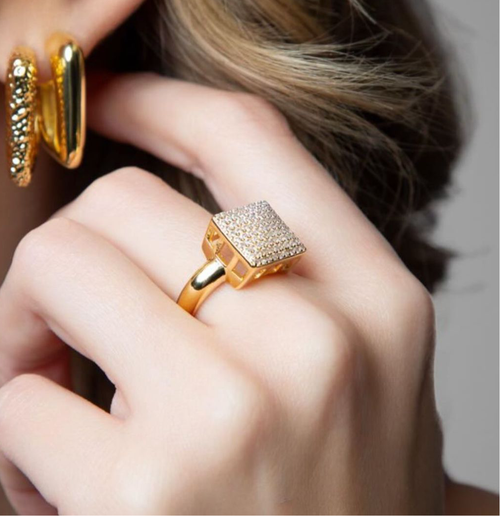 Amariss square ring with zircon