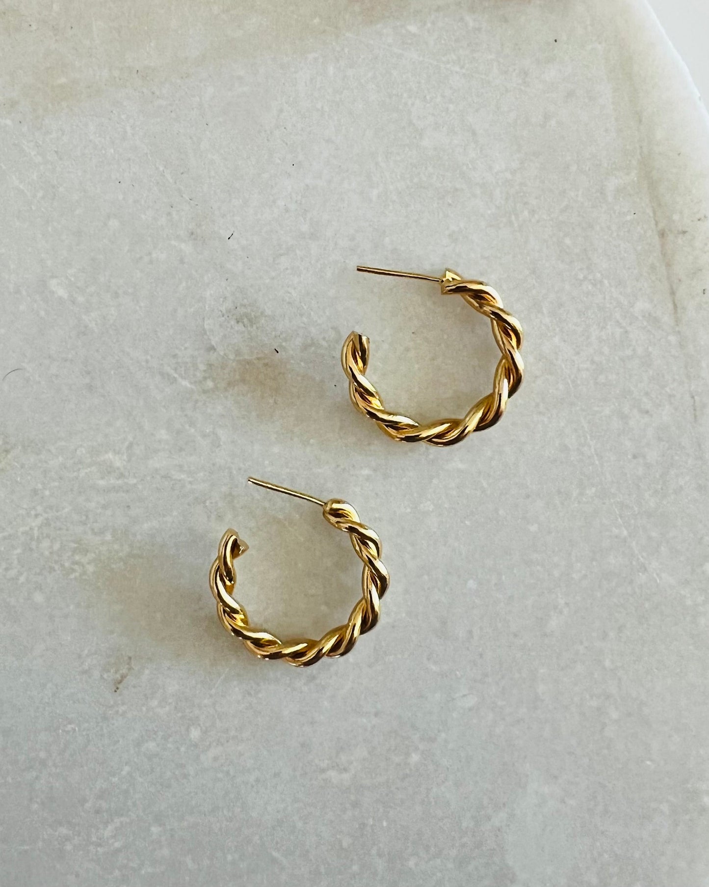 Brincos de Argola Torcidos Minimalistas
