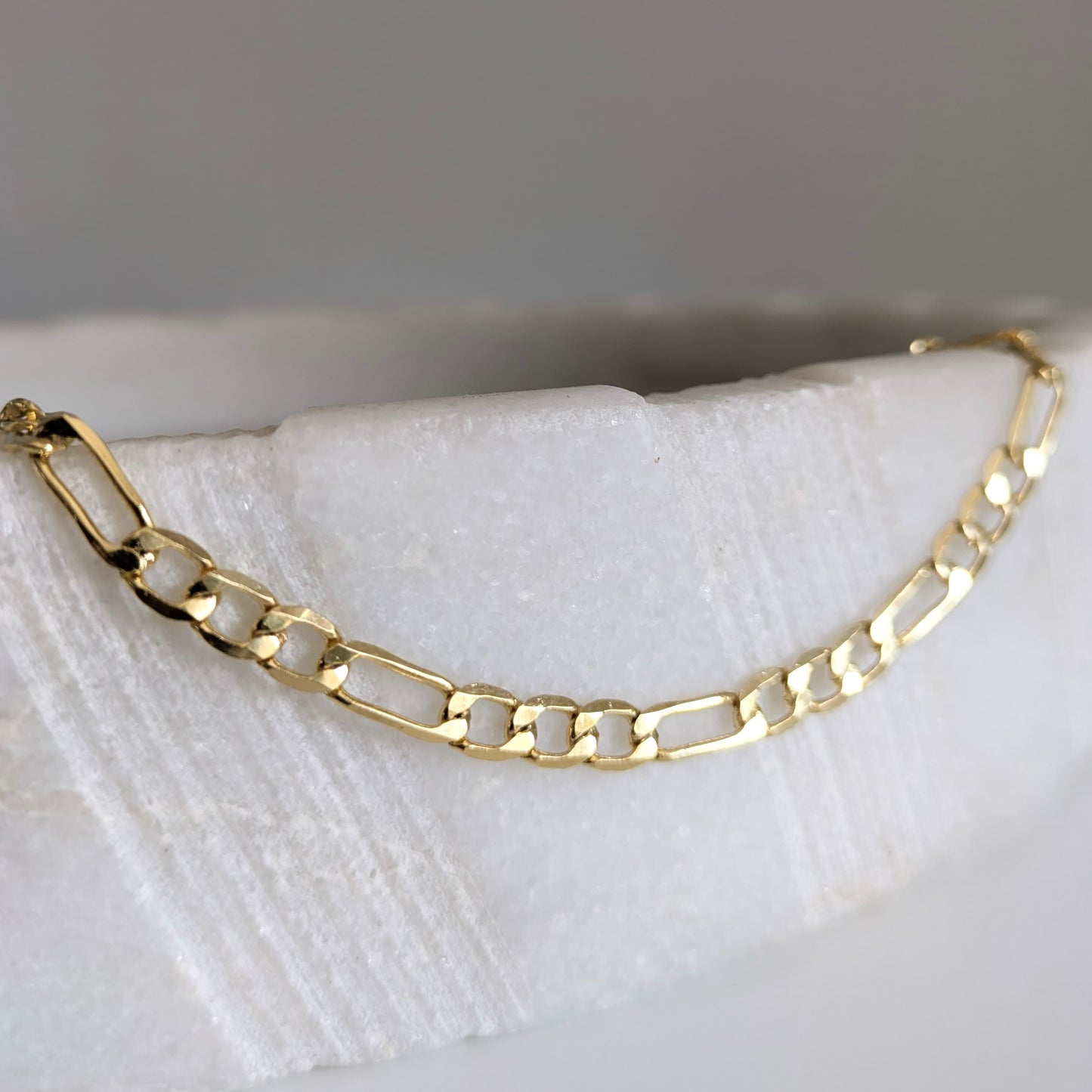 18k gold plated figaro chain bracelet