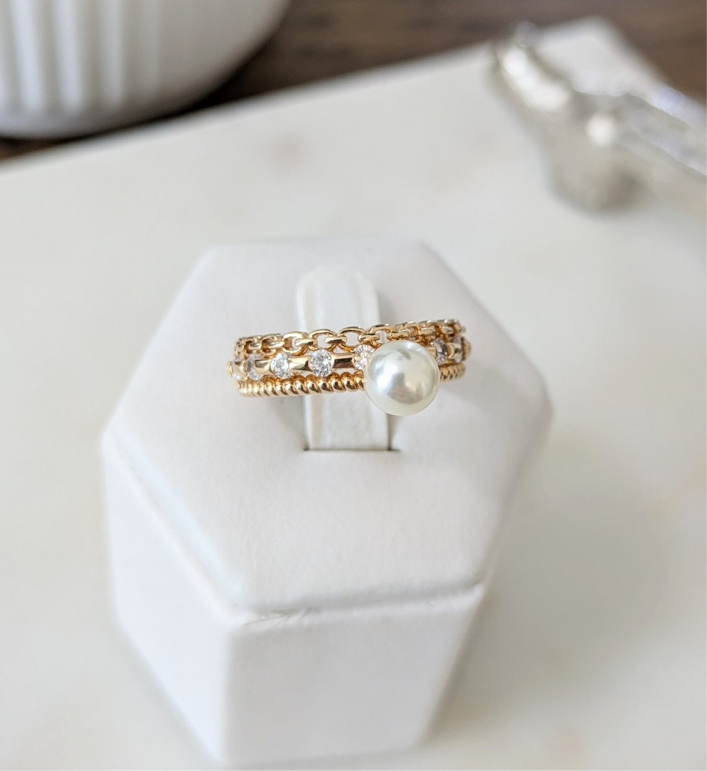 Classic pear ring with zircon
